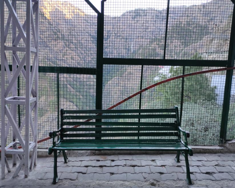 benches to have rest on the way to mata vaishno devi